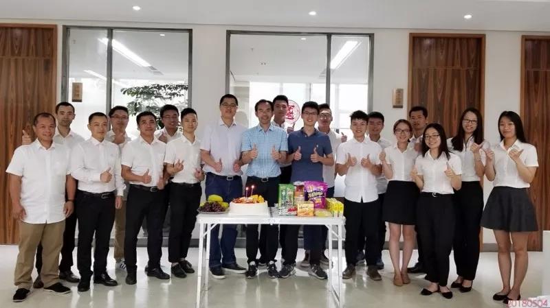 众帮全体员工庆祝众帮两周年快乐.jpg