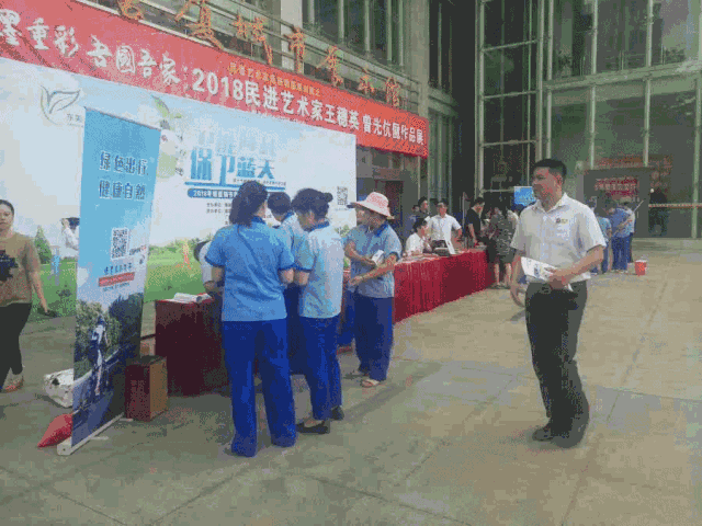 阿姨们热情高涨.gif
